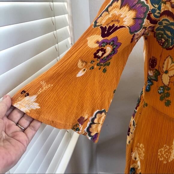 I The Wild Dress Women M Mustard Floral Faux Wrap Bell Sleeve Surplice Rayon - Picture 7 of 12